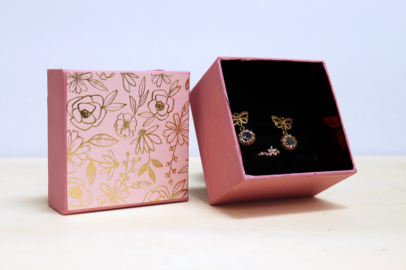 The finished Valentine's Day Jewelry box!